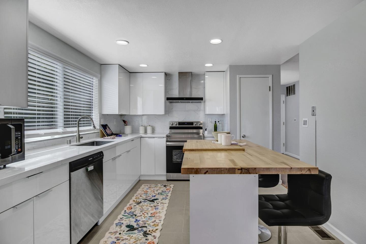 Detail Gallery Image 17 of 42 For 610 Skyway Dr, San Jose,  CA 95111 - 3 Beds | 3 Baths