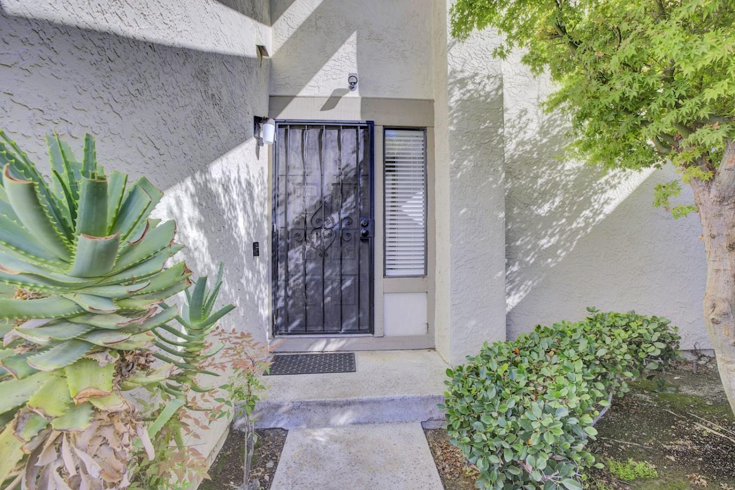 Detail Gallery Image 3 of 42 For 610 Skyway Dr, San Jose,  CA 95111 - 3 Beds | 3 Baths