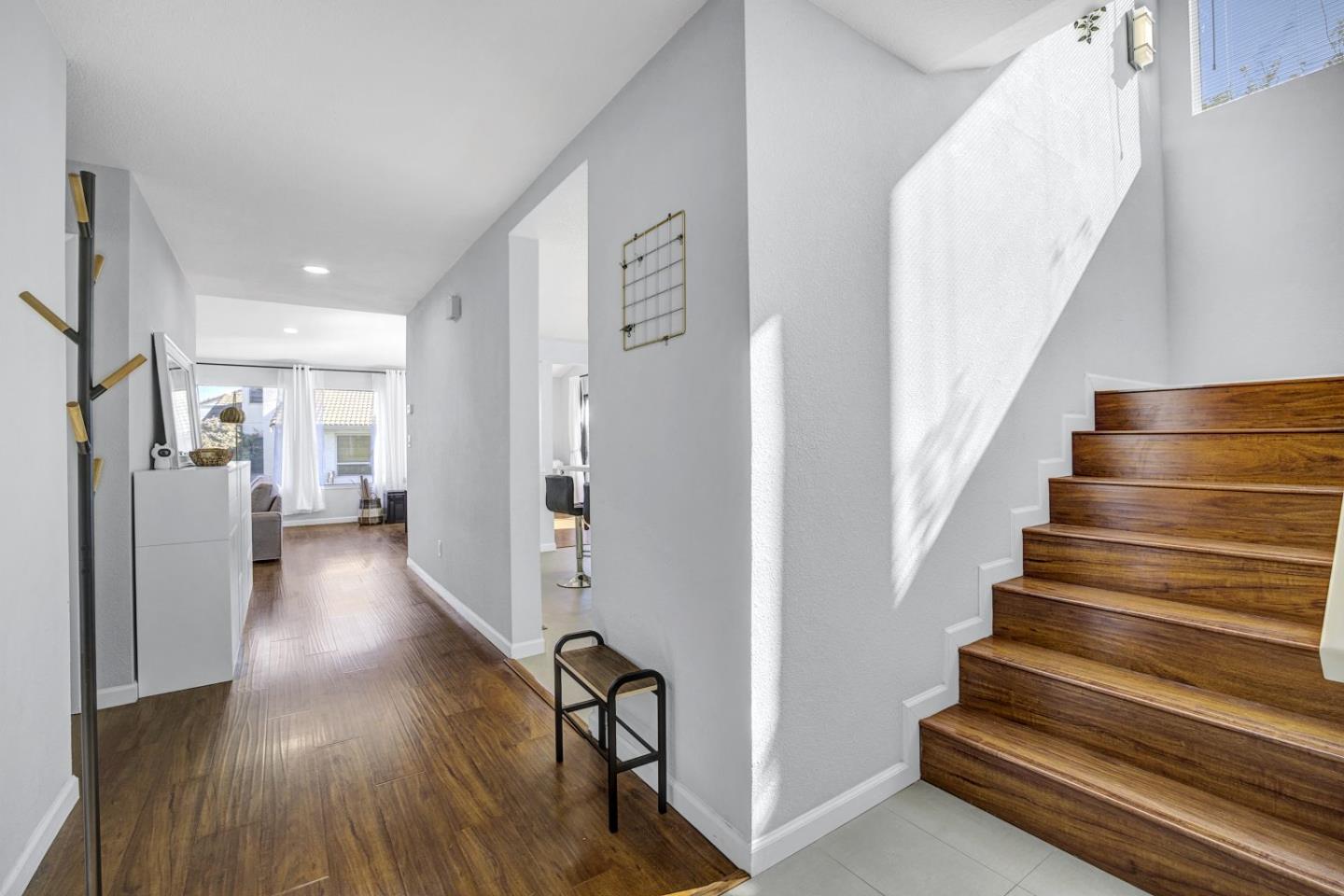 Detail Gallery Image 4 of 42 For 610 Skyway Dr, San Jose,  CA 95111 - 3 Beds | 3 Baths