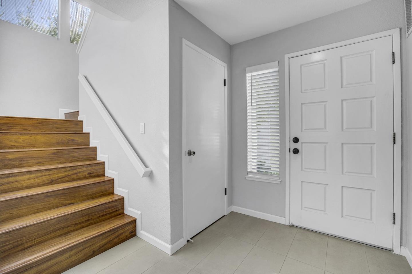 Detail Gallery Image 5 of 42 For 610 Skyway Dr, San Jose,  CA 95111 - 3 Beds | 3 Baths