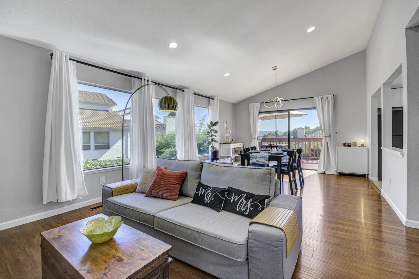 Detail Gallery Image 8 of 42 For 610 Skyway Dr, San Jose,  CA 95111 - 3 Beds | 3 Baths