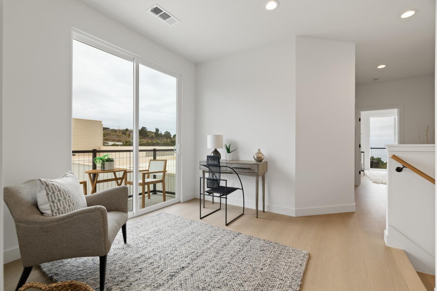 Detail Gallery Image 14 of 28 For 807 Fassler Ave, Pacifica,  CA 94044 - 3 Beds | 2/1 Baths