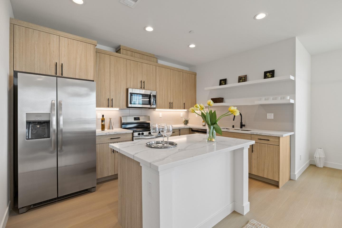 Detail Gallery Image 2 of 28 For 807 Fassler Ave, Pacifica,  CA 94044 - 3 Beds | 2/1 Baths