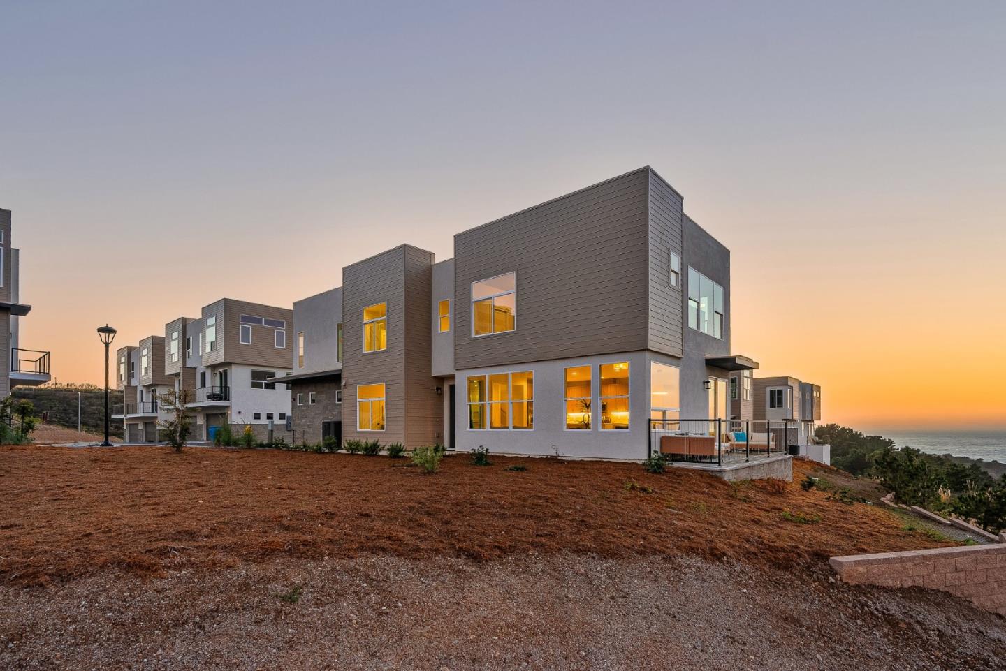 Detail Gallery Image 33 of 38 For 807 Fassler Ave, Pacifica,  CA 94044 - 3 Beds | 2/1 Baths