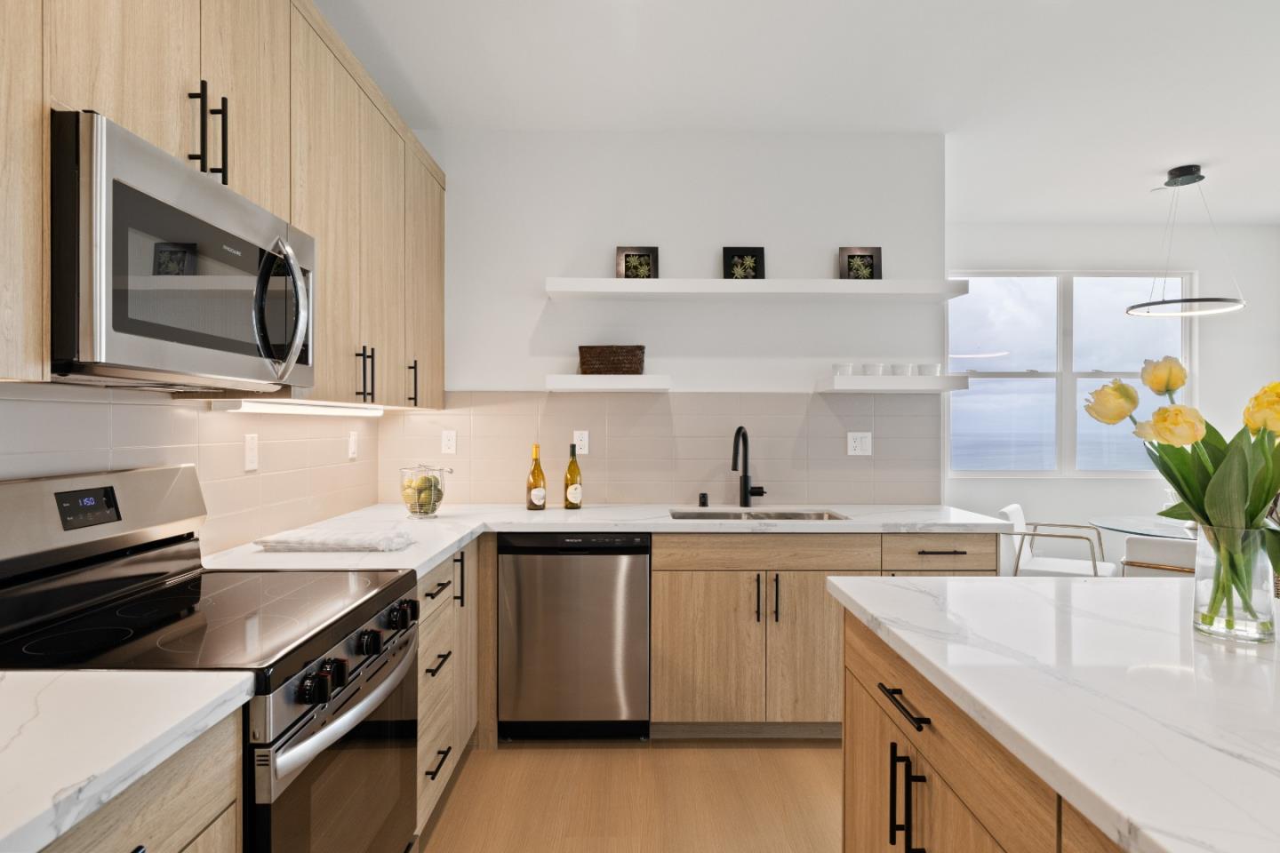 Detail Gallery Image 4 of 28 For 807 Fassler Ave, Pacifica,  CA 94044 - 3 Beds | 2/1 Baths