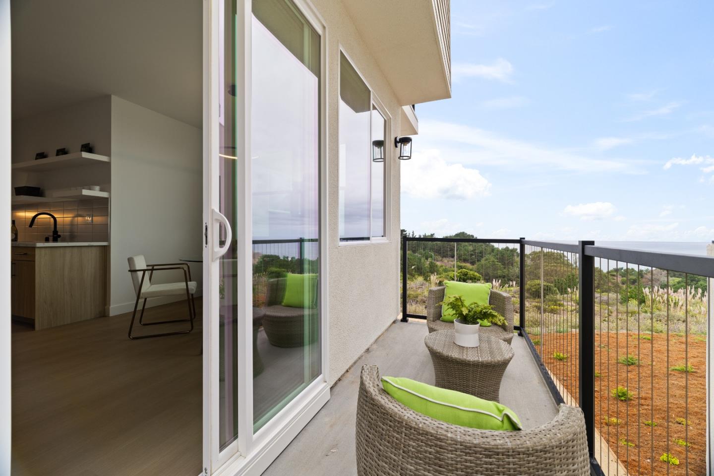 Detail Gallery Image 5 of 28 For 807 Fassler Ave, Pacifica,  CA 94044 - 3 Beds | 2/1 Baths