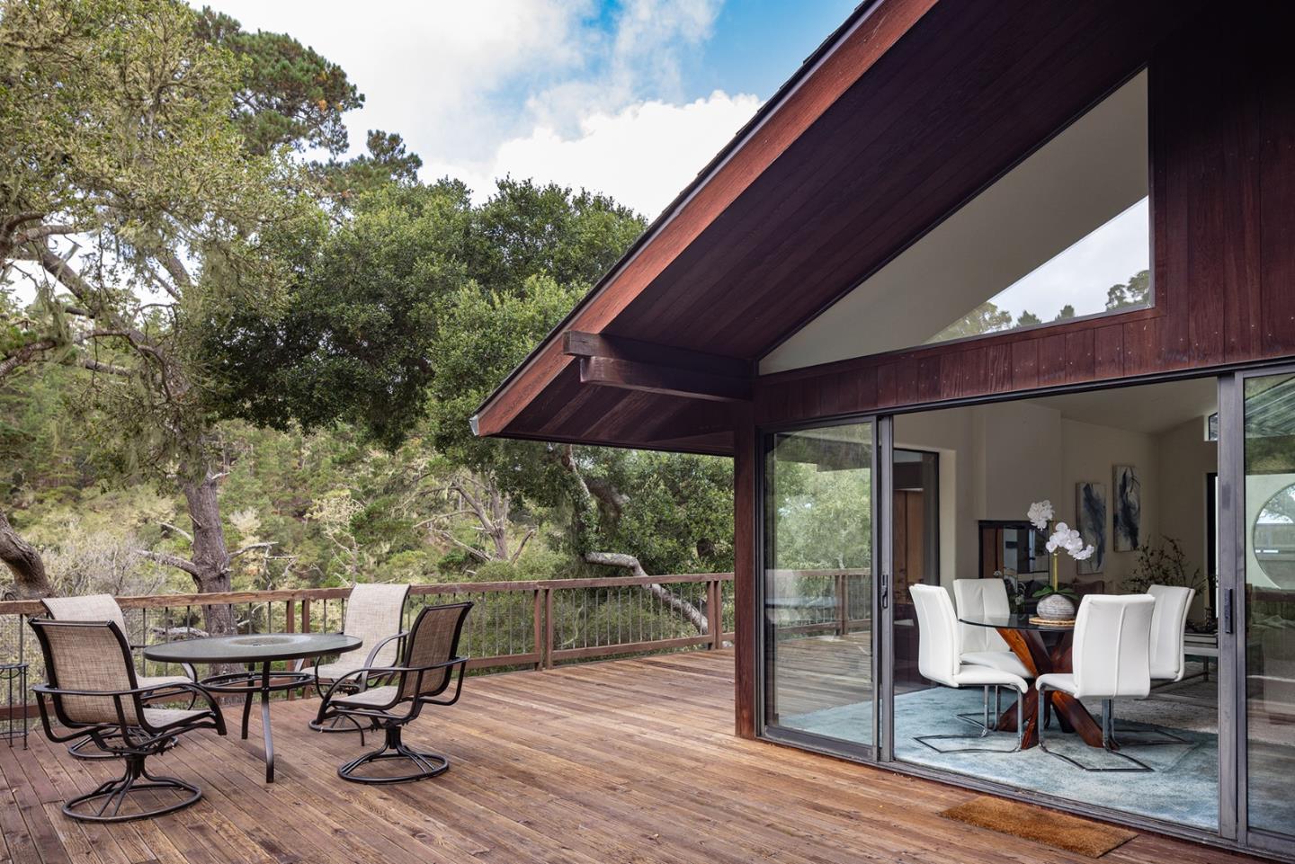 Detail Gallery Image 12 of 41 For 571 Viejo Rd, Carmel,  CA 93923 - 4 Beds | 5/1 Baths