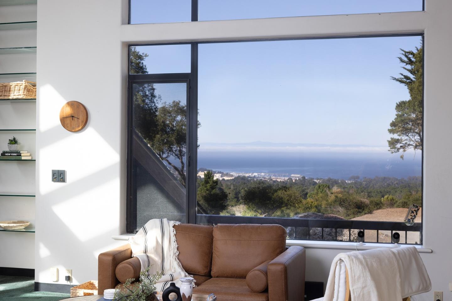 Detail Gallery Image 14 of 41 For 571 Viejo Rd, Carmel,  CA 93923 - 4 Beds | 5/1 Baths