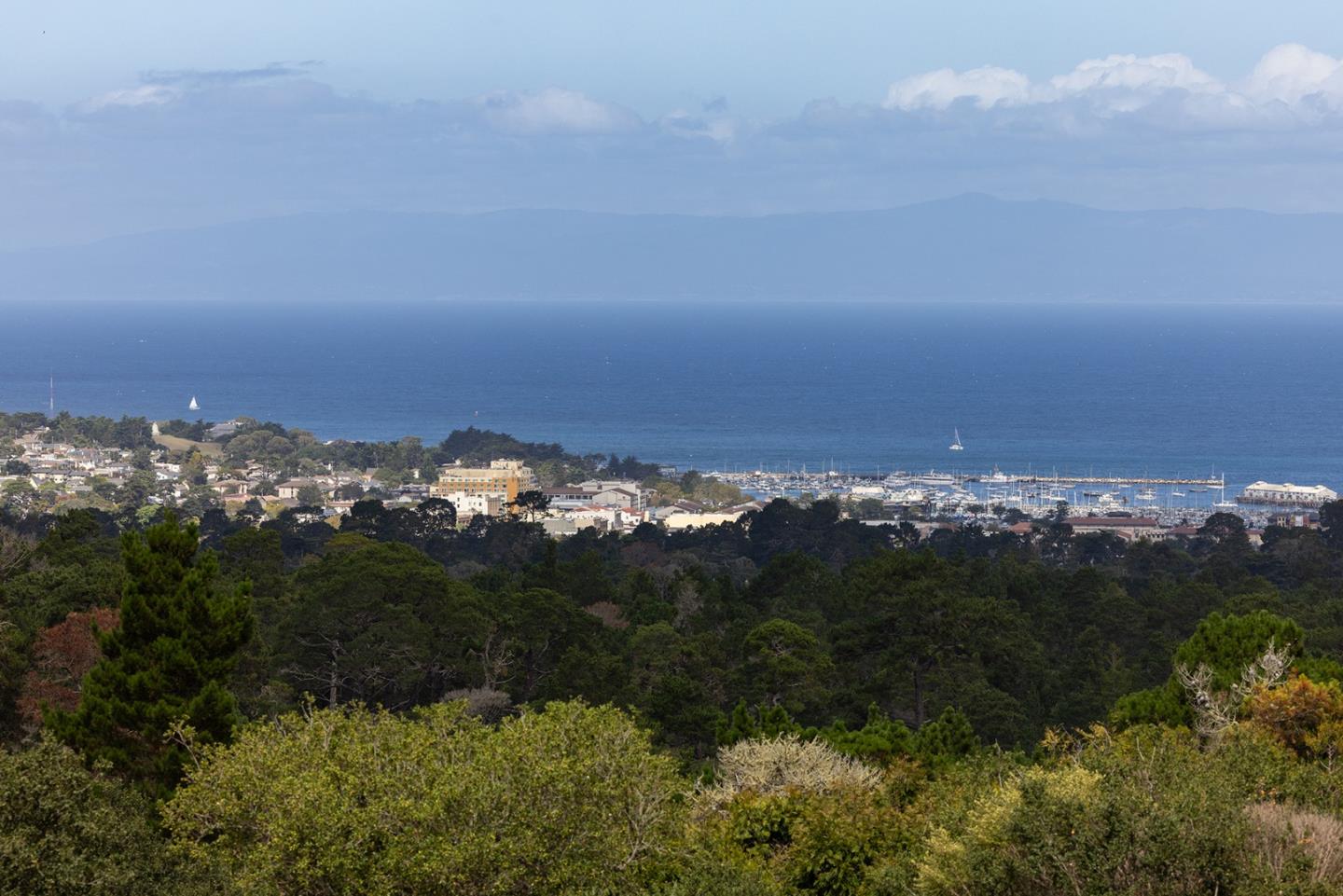 Detail Gallery Image 3 of 41 For 571 Viejo Rd, Carmel,  CA 93923 - 4 Beds | 5/1 Baths