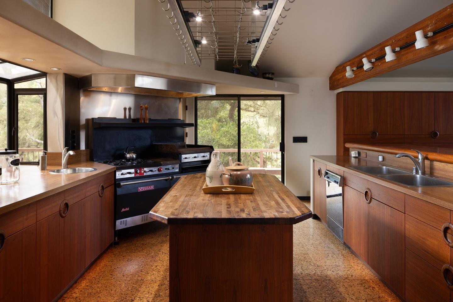 Detail Gallery Image 32 of 41 For 571 Viejo Rd, Carmel,  CA 93923 - 4 Beds | 5/1 Baths