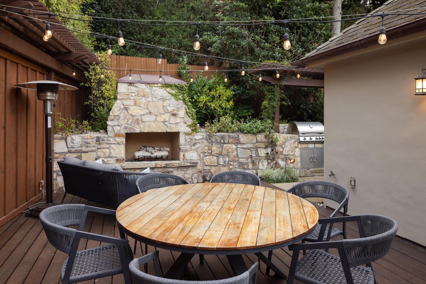 Detail Gallery Image 23 of 33 For 24429 Portola Ave, Carmel,  CA 93923 - 4 Beds | 3/1 Baths