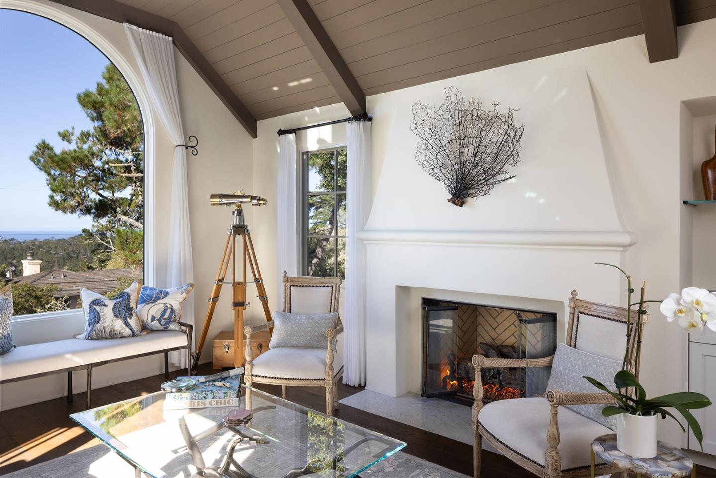 Detail Gallery Image 8 of 33 For 24429 Portola Ave, Carmel,  CA 93923 - 4 Beds | 3/1 Baths