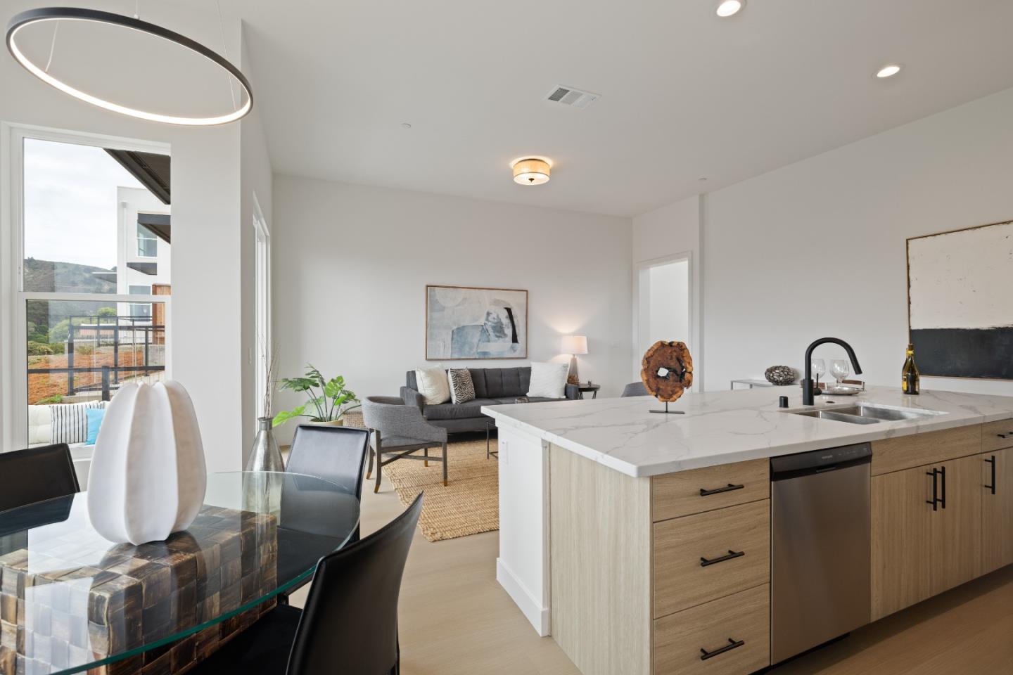 Detail Gallery Image 10 of 25 For 817 Fassler Ave, Pacifica,  CA 94044 - 3 Beds | 2/1 Baths