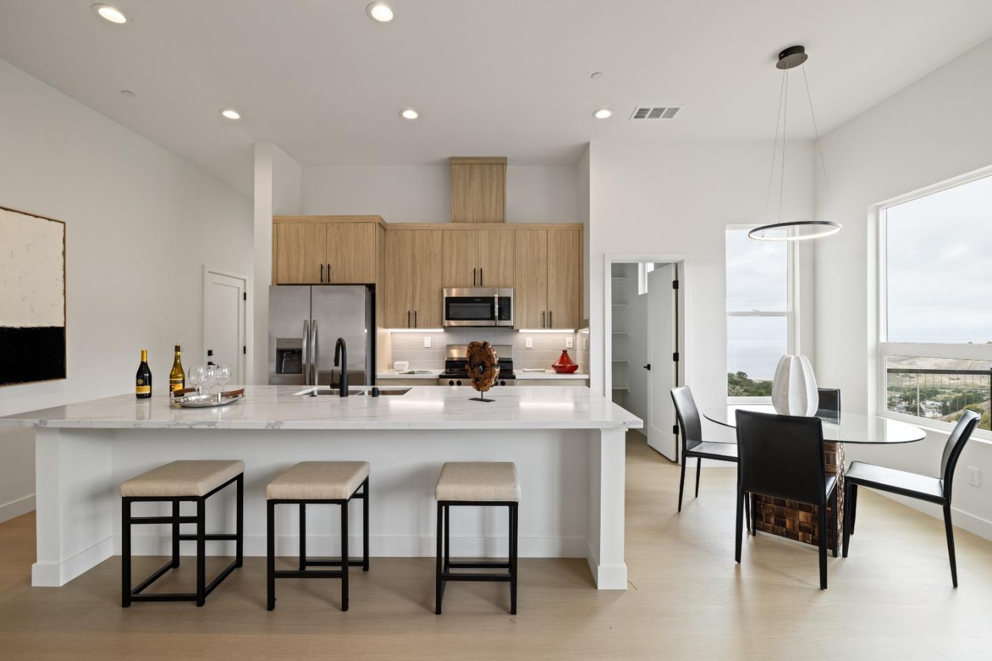 Detail Gallery Image 4 of 25 For 817 Fassler Ave, Pacifica,  CA 94044 - 3 Beds | 2/1 Baths