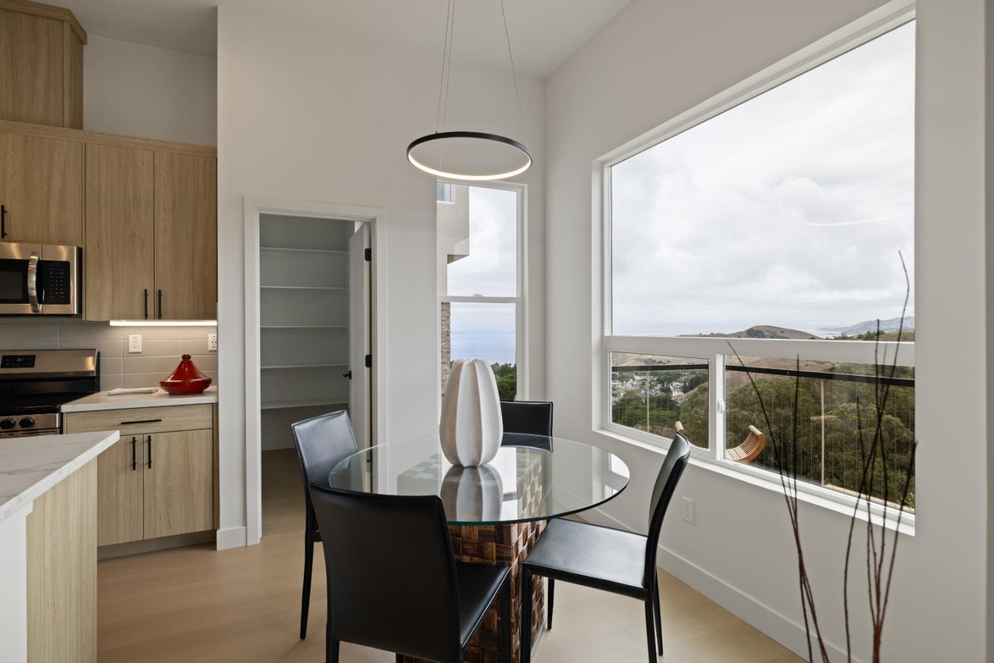 Detail Gallery Image 7 of 25 For 817 Fassler Ave, Pacifica,  CA 94044 - 3 Beds | 2/1 Baths