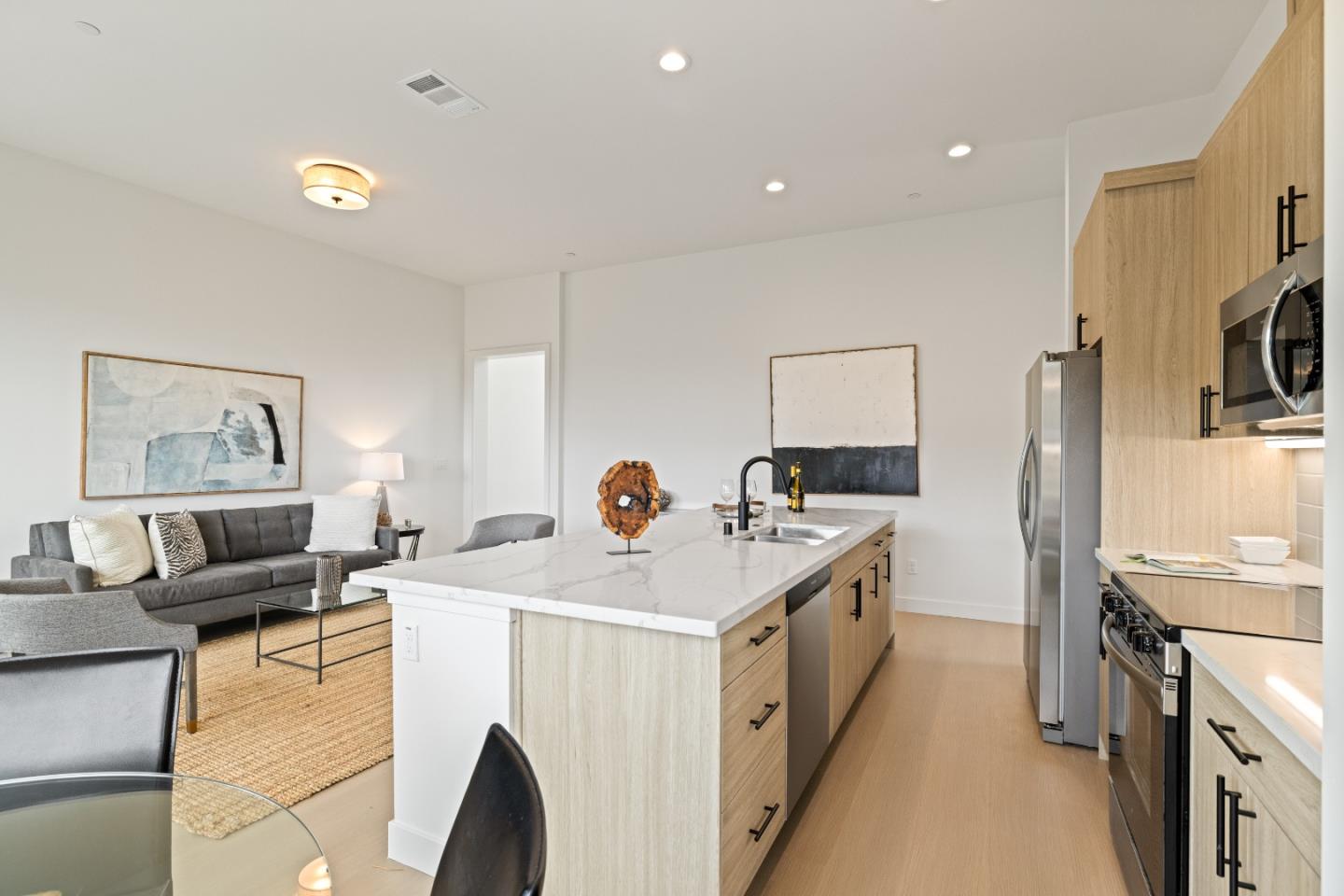 Detail Gallery Image 9 of 25 For 817 Fassler Ave, Pacifica,  CA 94044 - 3 Beds | 2/1 Baths