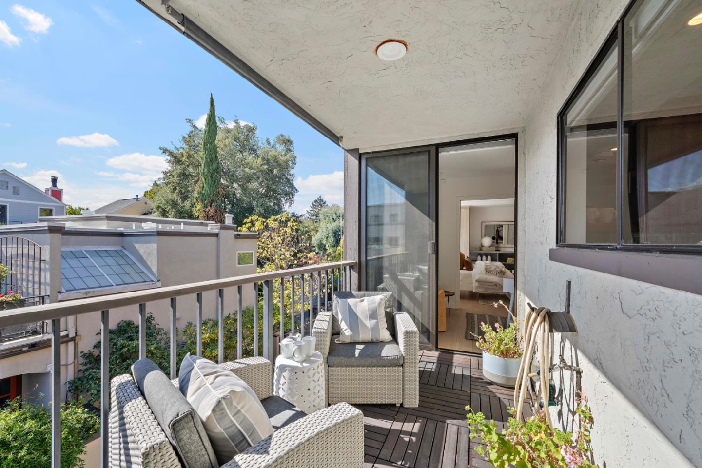Detail Gallery Image 10 of 27 For 770 Bryant St, Palo Alto,  CA 94301 - 2 Beds | 2 Baths