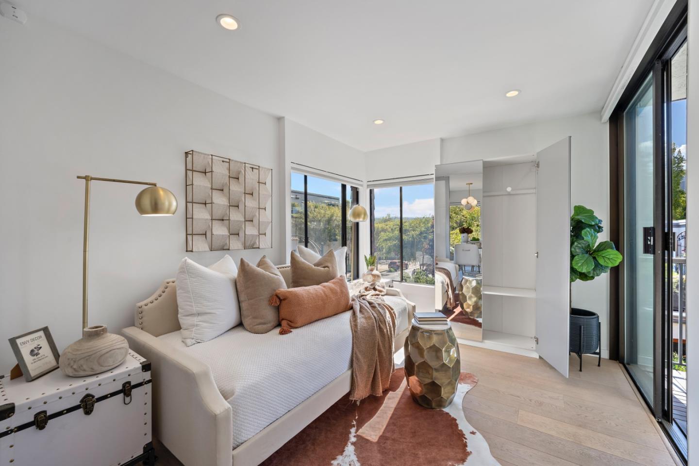 Detail Gallery Image 8 of 27 For 770 Bryant St, Palo Alto,  CA 94301 - 2 Beds | 2 Baths