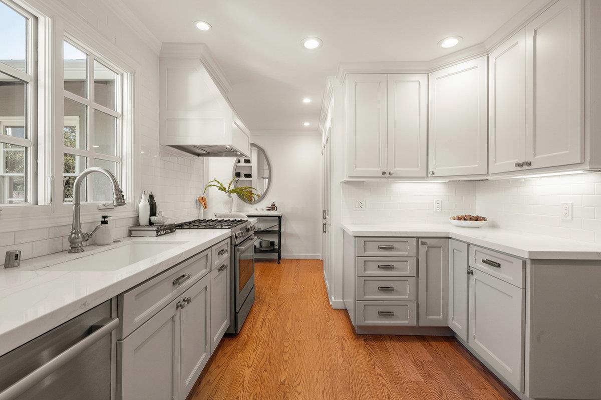 Detail Gallery Image 10 of 29 For 39 El Cerrito Ave, San Mateo,  CA 94402 - 3 Beds | 2/1 Baths