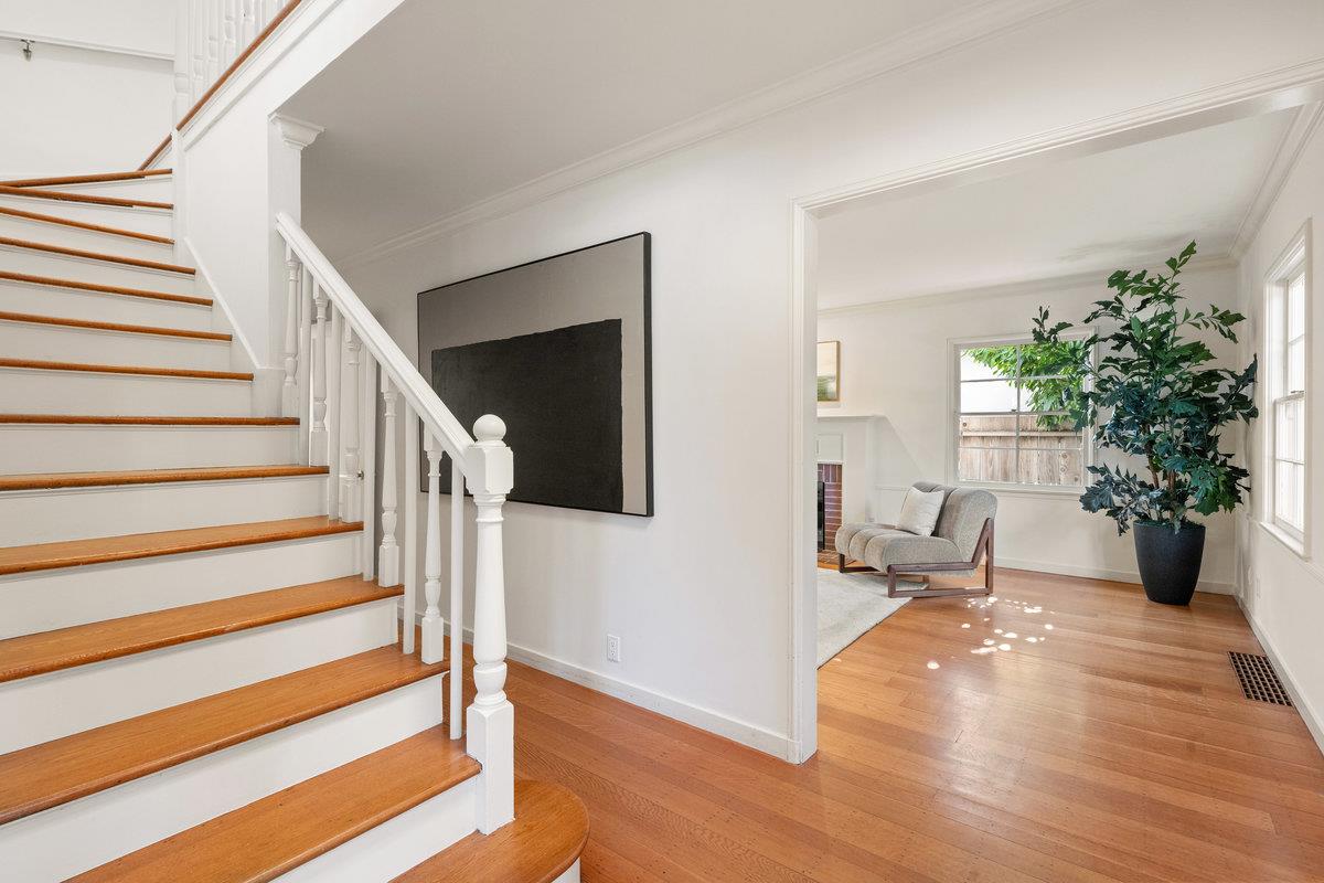 Detail Gallery Image 11 of 29 For 39 El Cerrito Ave, San Mateo,  CA 94402 - 3 Beds | 2/1 Baths