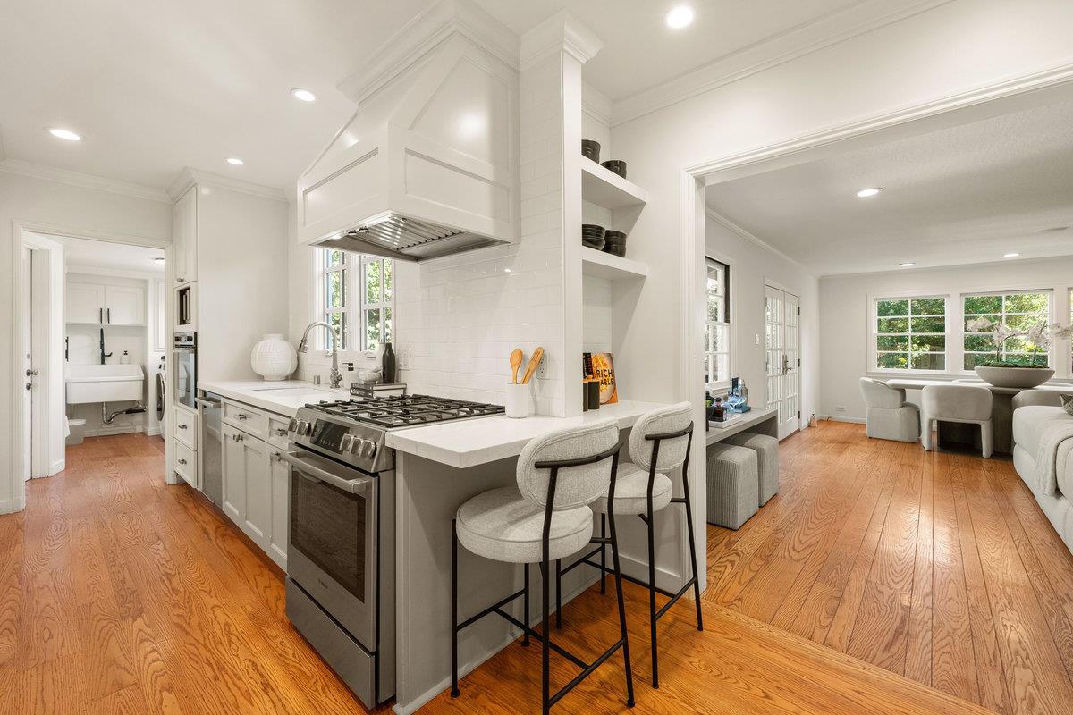 Detail Gallery Image 8 of 29 For 39 El Cerrito Ave, San Mateo,  CA 94402 - 3 Beds | 2/1 Baths