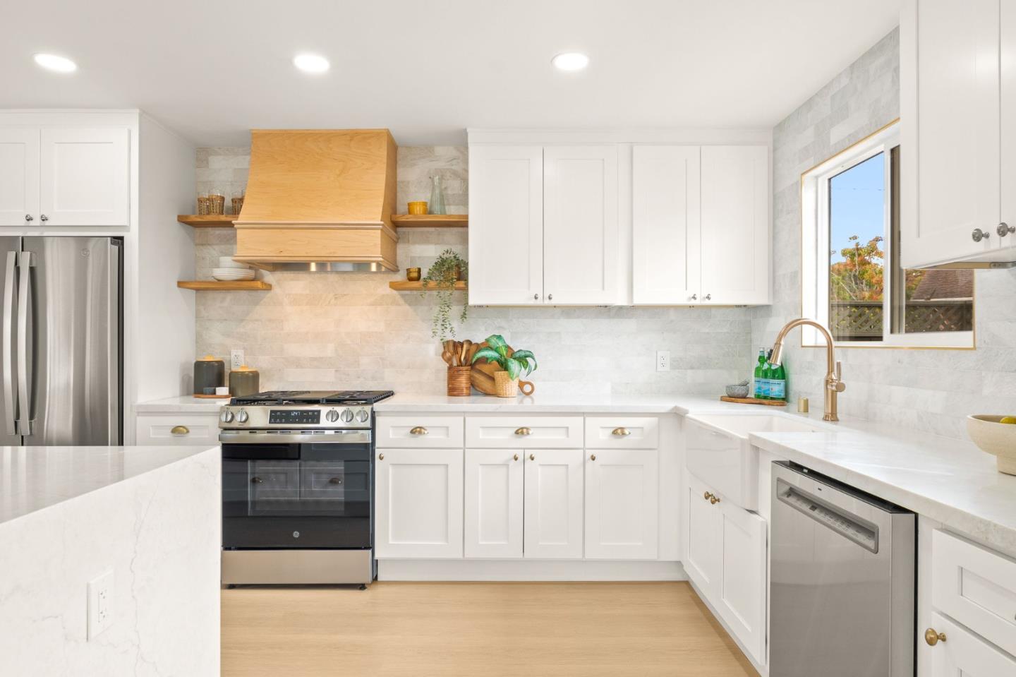 Detail Gallery Image 12 of 42 For 26 Council Crest Dr, Corte Madera,  CA 94925 - 3 Beds | 2 Baths