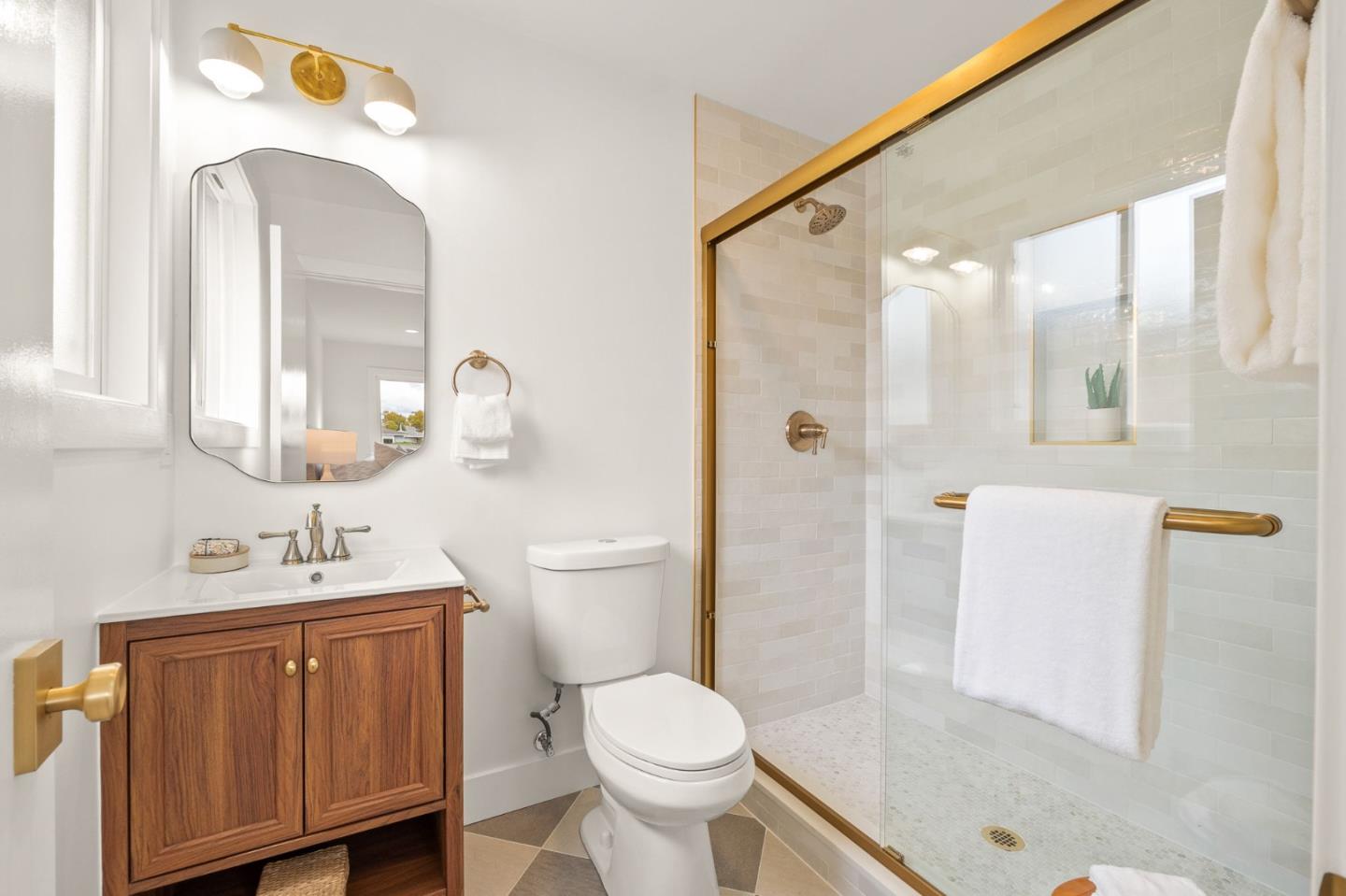 Detail Gallery Image 19 of 42 For 26 Council Crest Dr, Corte Madera,  CA 94925 - 3 Beds | 2 Baths