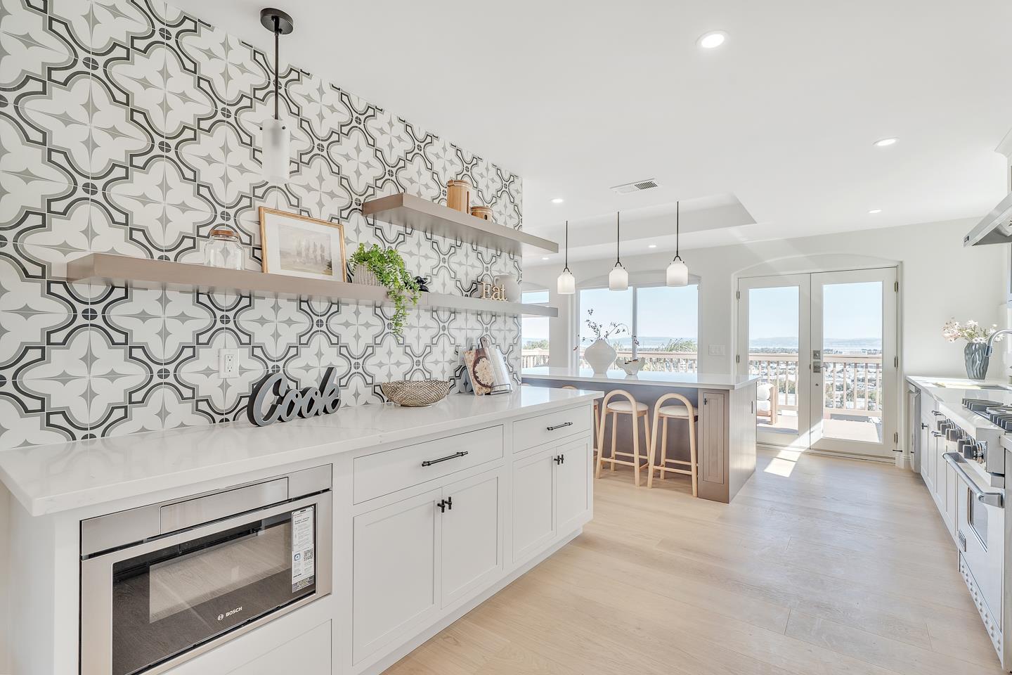 Detail Gallery Image 10 of 40 For 7 Chestnut St, San Carlos,  CA 94070 - 4 Beds | 3/1 Baths