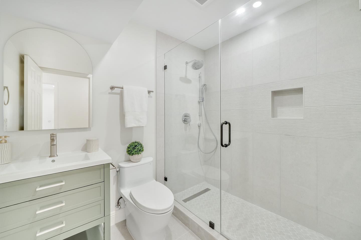 Detail Gallery Image 24 of 40 For 7 Chestnut St, San Carlos,  CA 94070 - 4 Beds | 3/1 Baths