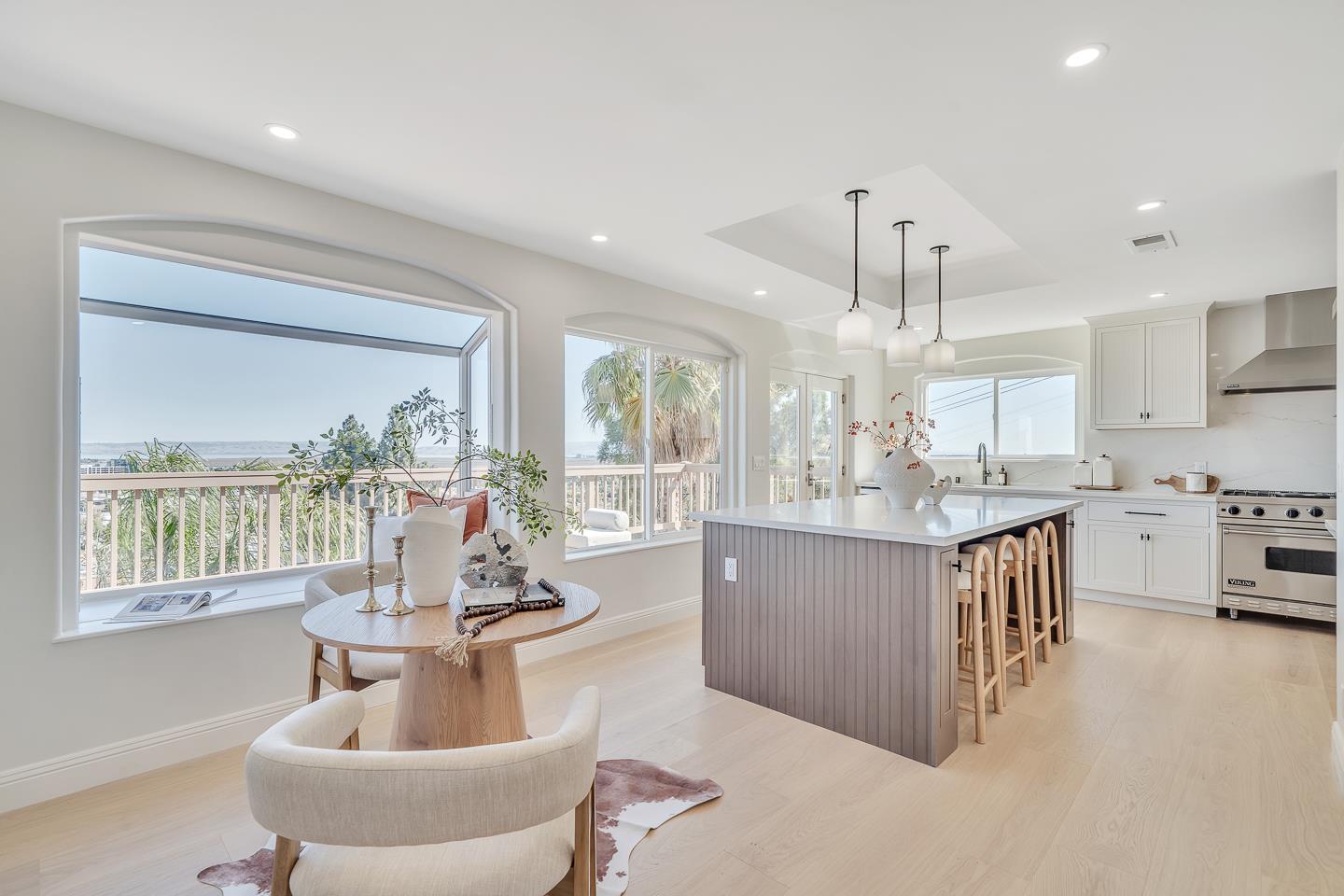 Detail Gallery Image 4 of 40 For 7 Chestnut St, San Carlos,  CA 94070 - 4 Beds | 3/1 Baths