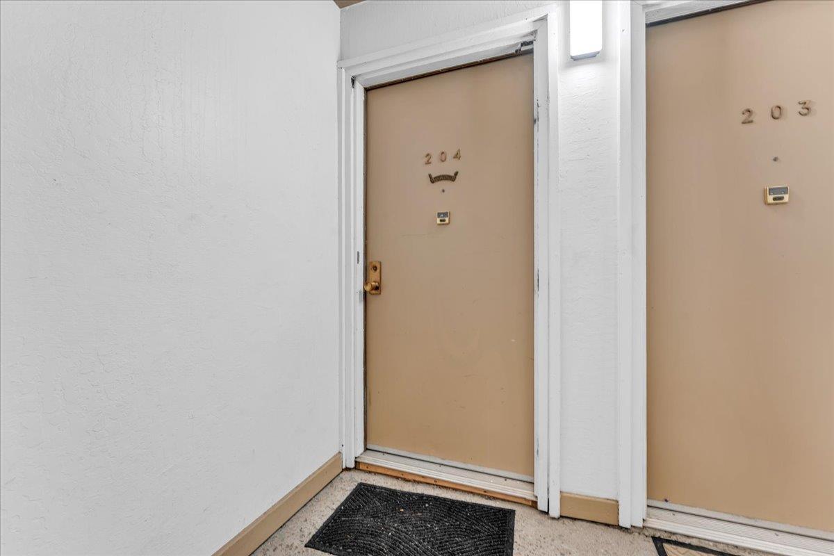 Detail Gallery Image 4 of 28 For 1685 Bayridge Way #204,  San Mateo,  CA 94402 - 2 Beds | 2 Baths