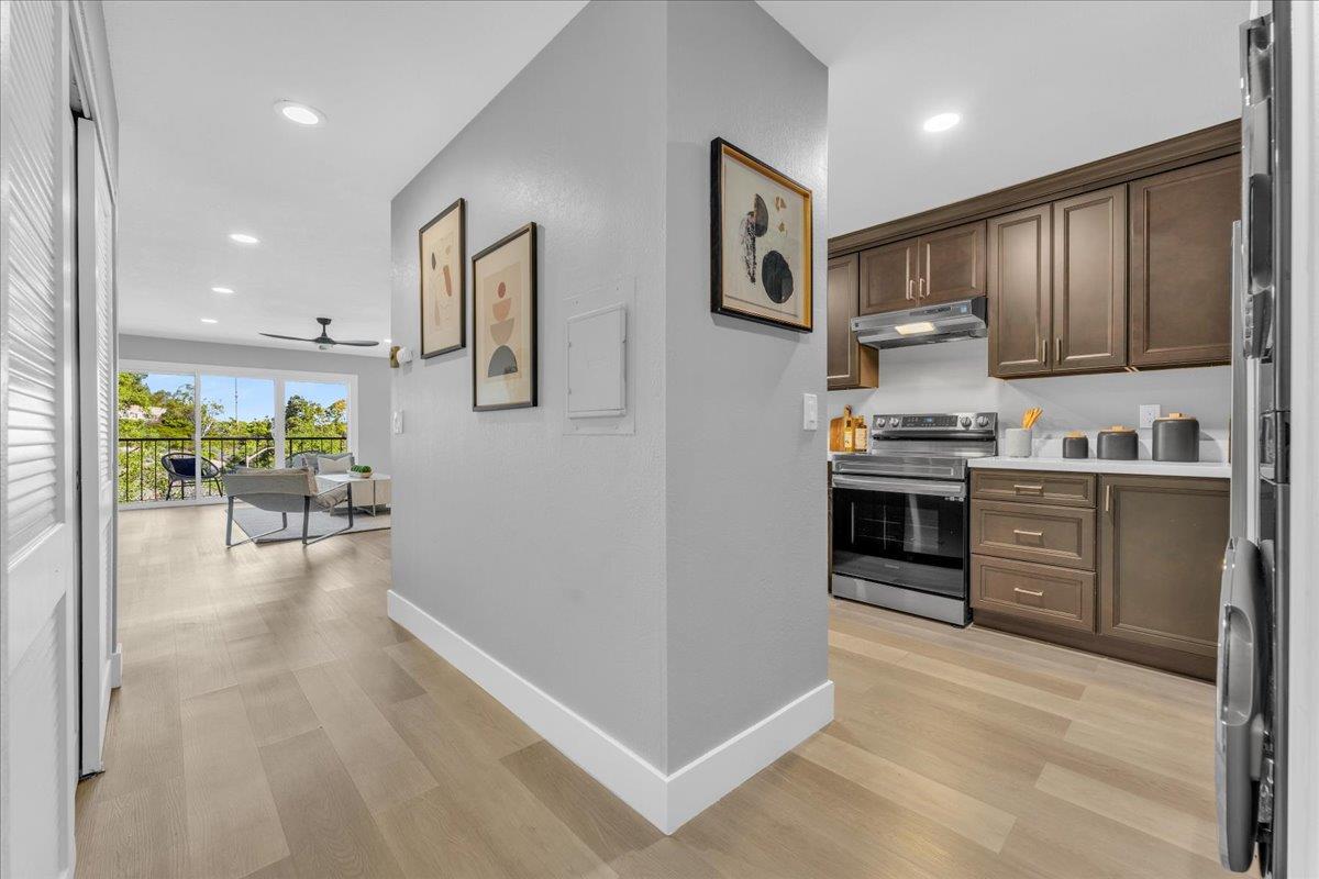 Detail Gallery Image 6 of 28 For 1685 Bayridge Way #204,  San Mateo,  CA 94402 - 2 Beds | 2 Baths