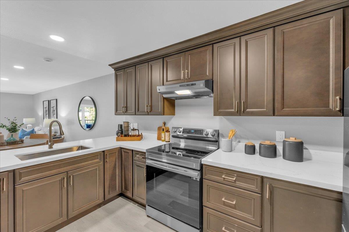 Detail Gallery Image 8 of 28 For 1685 Bayridge Way #204,  San Mateo,  CA 94402 - 2 Beds | 2 Baths