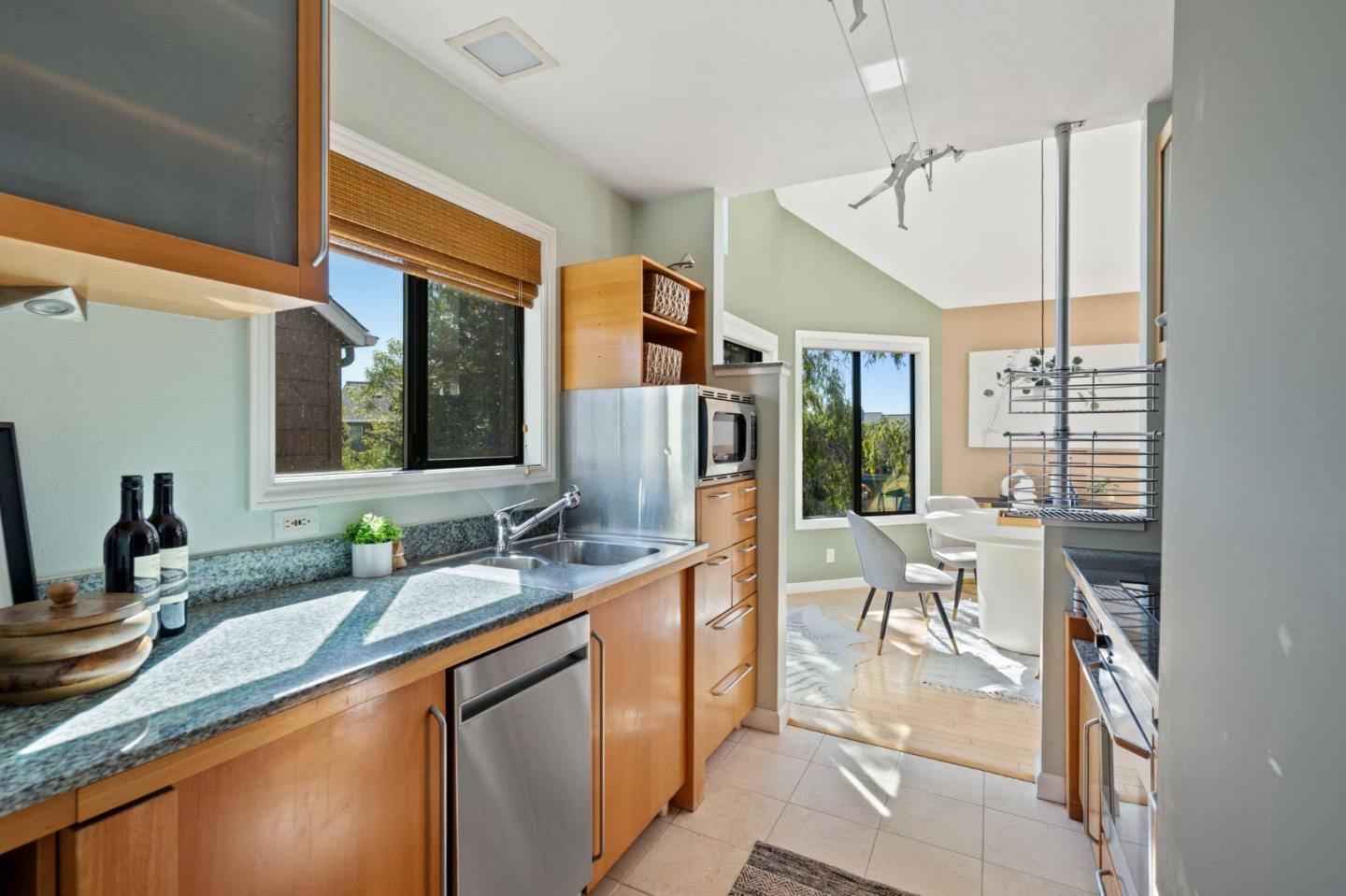 Detail Gallery Image 24 of 71 For 953 Shoreline Dr, San Mateo,  CA 94404 - 2 Beds | 2 Baths