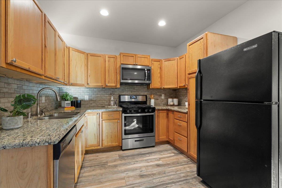 Detail Gallery Image 42 of 65 For 12272 Windsor Ct, Los Altos Hills,  CA 94022 - 5 Beds | 3 Baths