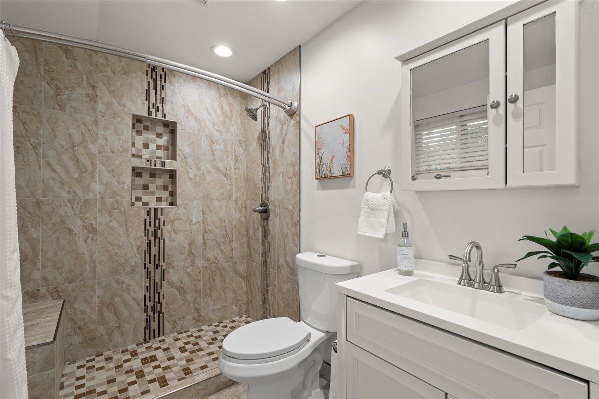 Detail Gallery Image 44 of 65 For 12272 Windsor Ct, Los Altos Hills,  CA 94022 - 5 Beds | 3 Baths