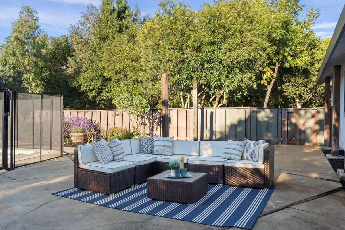 Detail Gallery Image 49 of 65 For 12272 Windsor Ct, Los Altos Hills,  CA 94022 - 5 Beds | 3 Baths