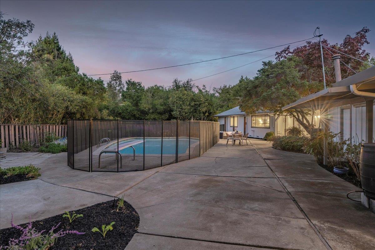 Detail Gallery Image 52 of 65 For 12272 Windsor Ct, Los Altos Hills,  CA 94022 - 5 Beds | 3 Baths