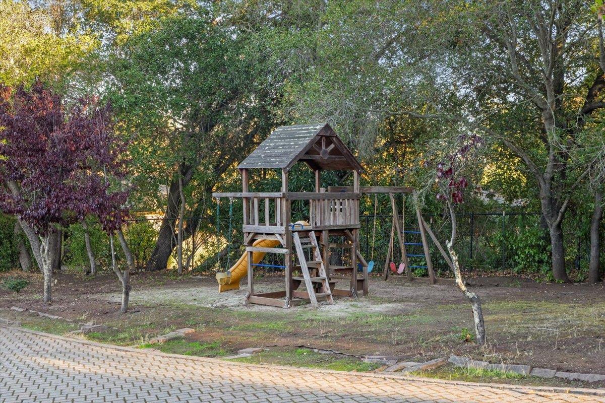 Detail Gallery Image 58 of 65 For 12272 Windsor Ct, Los Altos Hills,  CA 94022 - 5 Beds | 3 Baths