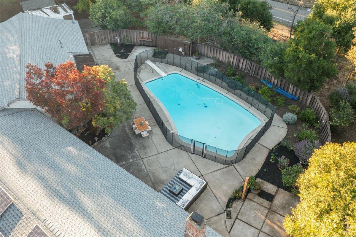 Detail Gallery Image 60 of 65 For 12272 Windsor Ct, Los Altos Hills,  CA 94022 - 5 Beds | 3 Baths