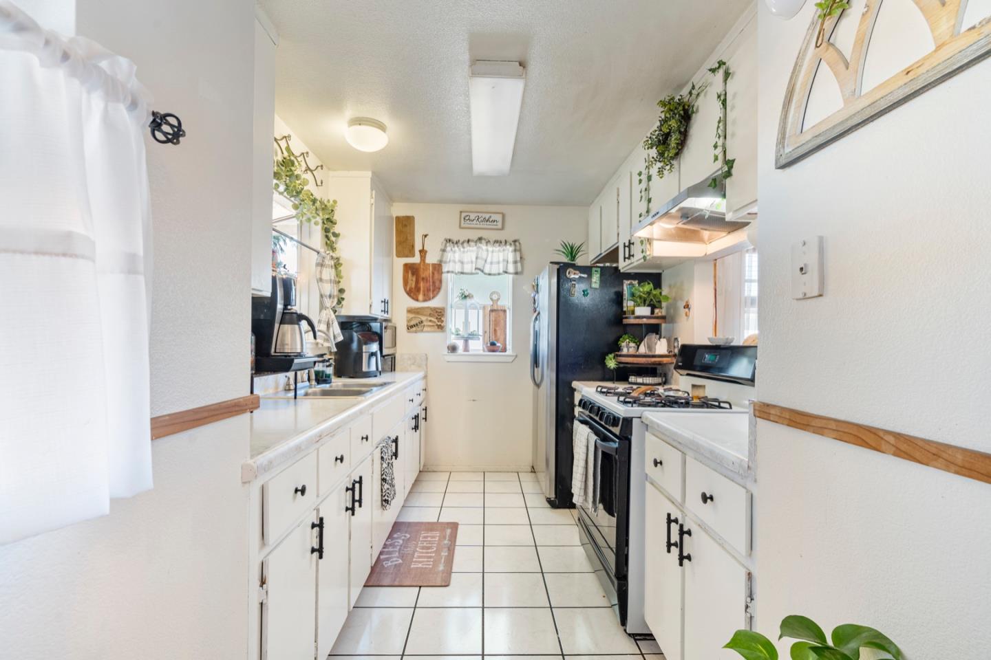 Detail Gallery Image 11 of 39 For 601 Chaparral Ct, Hollister,  CA 95023 - 3 Beds | 1 Baths