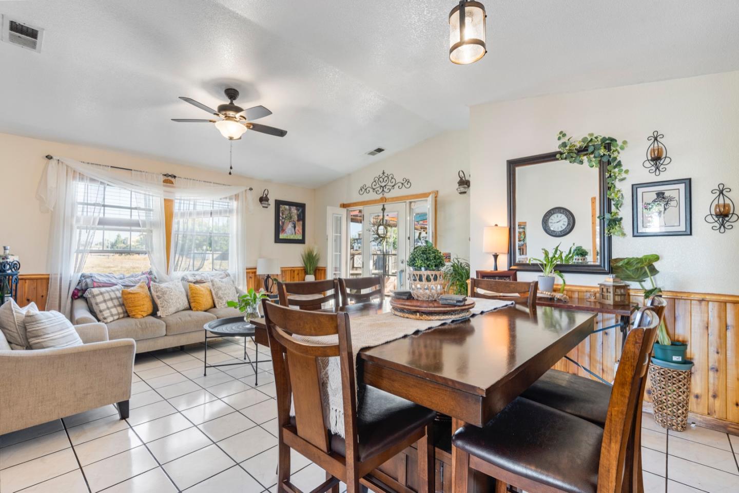 Detail Gallery Image 15 of 39 For 601 Chaparral Ct, Hollister,  CA 95023 - 3 Beds | 1 Baths