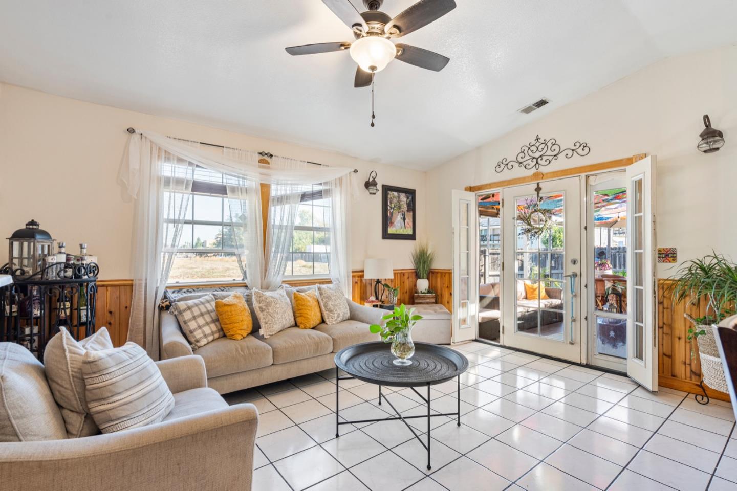 Detail Gallery Image 16 of 39 For 601 Chaparral Ct, Hollister,  CA 95023 - 3 Beds | 1 Baths