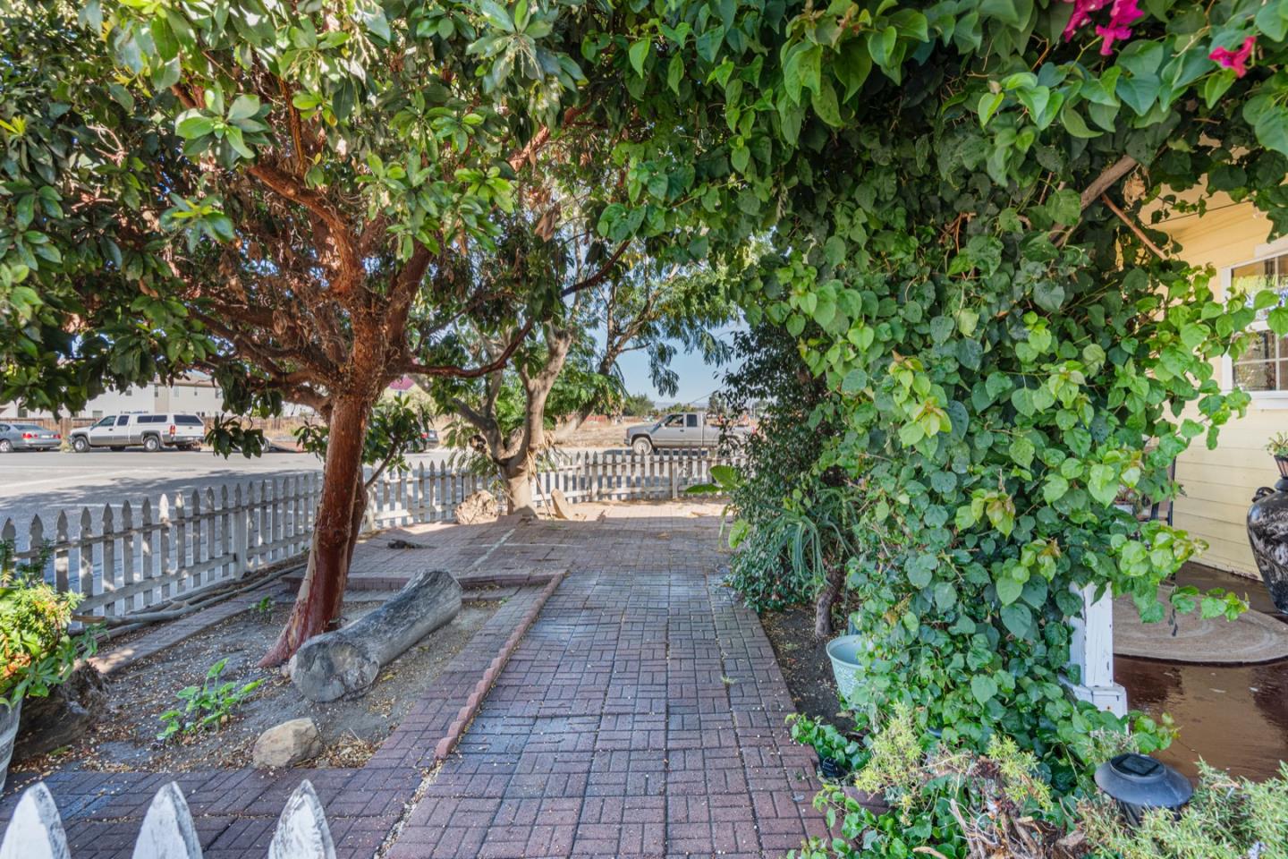 Detail Gallery Image 6 of 39 For 601 Chaparral Ct, Hollister,  CA 95023 - 3 Beds | 1 Baths