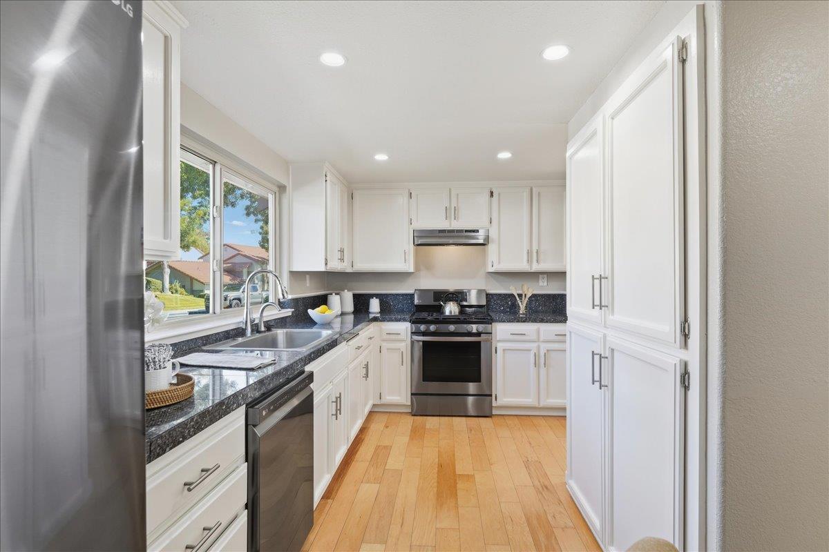 Detail Gallery Image 11 of 26 For 498 Verano Ct, San Jose,  CA 95111 - 3 Beds | 2/1 Baths
