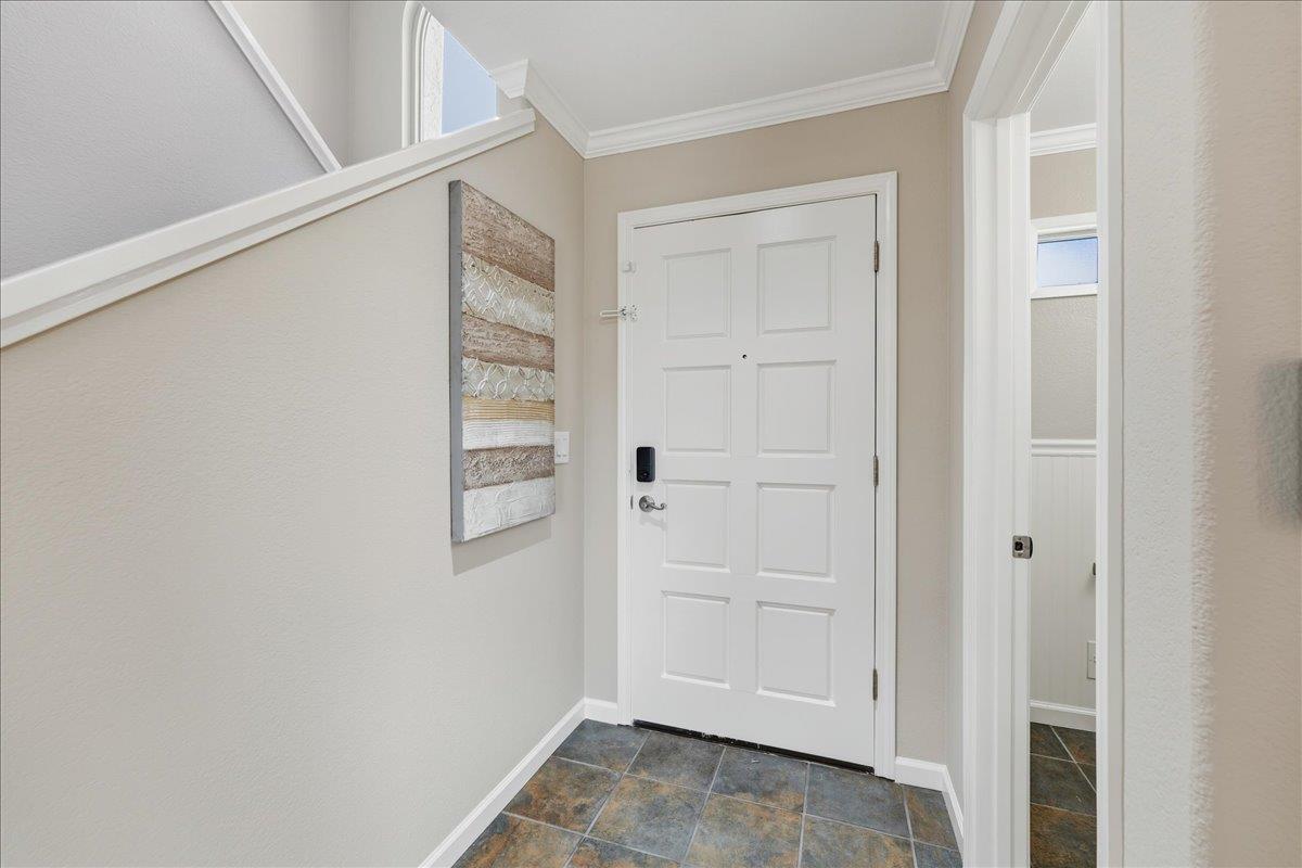 Detail Gallery Image 4 of 26 For 498 Verano Ct, San Jose,  CA 95111 - 3 Beds | 2/1 Baths