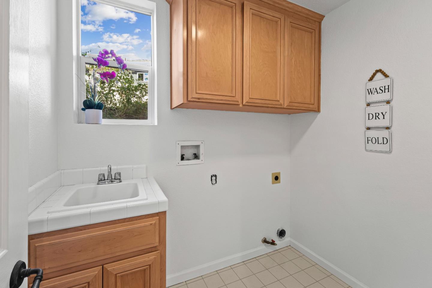 Detail Gallery Image 15 of 43 For 1482 Goshawk Ct, Gilroy,  CA 95020 - 5 Beds | 3 Baths