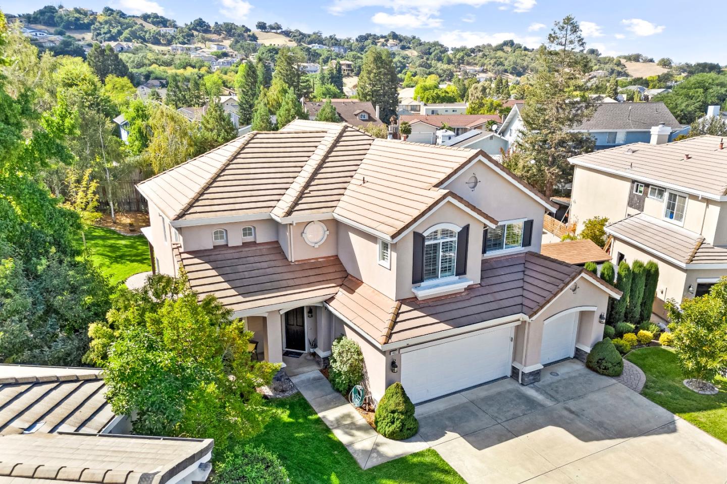 Detail Gallery Image 2 of 43 For 1482 Goshawk Ct, Gilroy,  CA 95020 - 5 Beds | 3 Baths