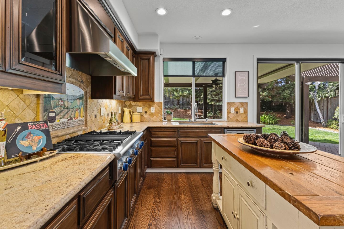 Detail Gallery Image 7 of 43 For 1482 Goshawk Ct, Gilroy,  CA 95020 - 5 Beds | 3 Baths