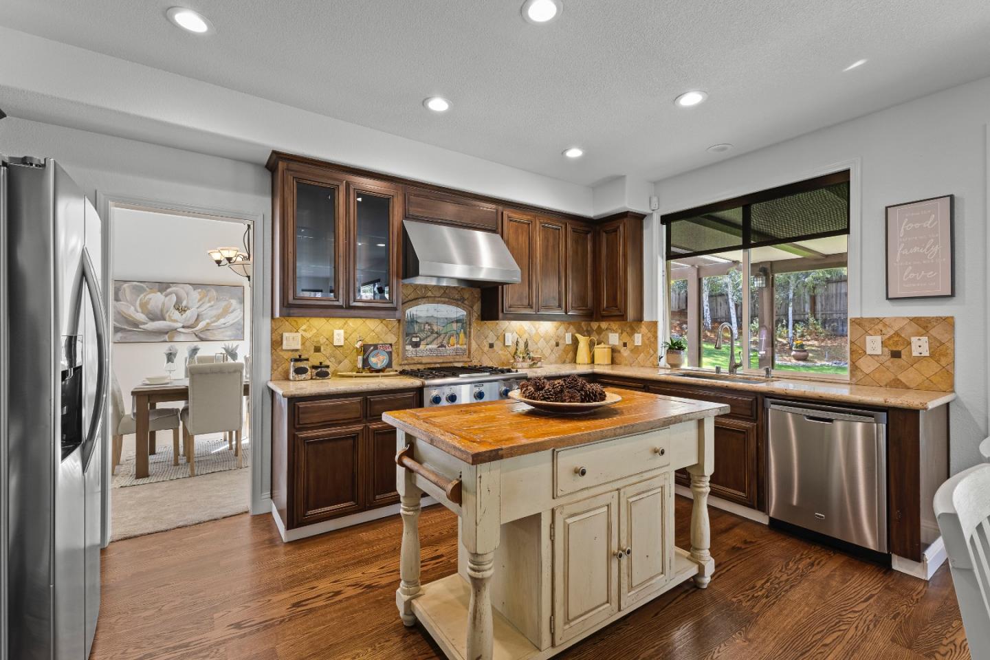 Detail Gallery Image 9 of 43 For 1482 Goshawk Ct, Gilroy,  CA 95020 - 5 Beds | 3 Baths